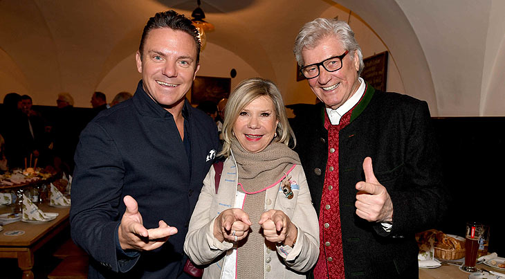 Stefan Mross / Marianne und Michael Hartl / Neujahrsempfang des "Eagles Charity Golf Club" im Herzoglichen Bräustüberl Tegernsee am 15.01.2023 / ©Foto:Schneider-Press/W.Breiteneicher 